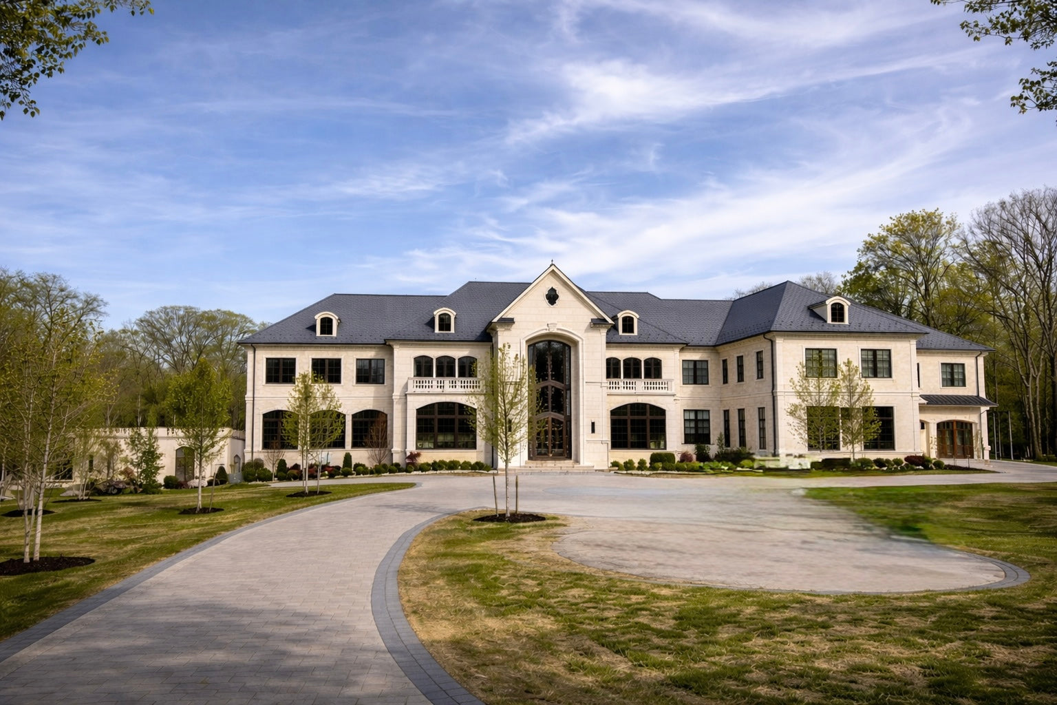 THE GRAND MANOR